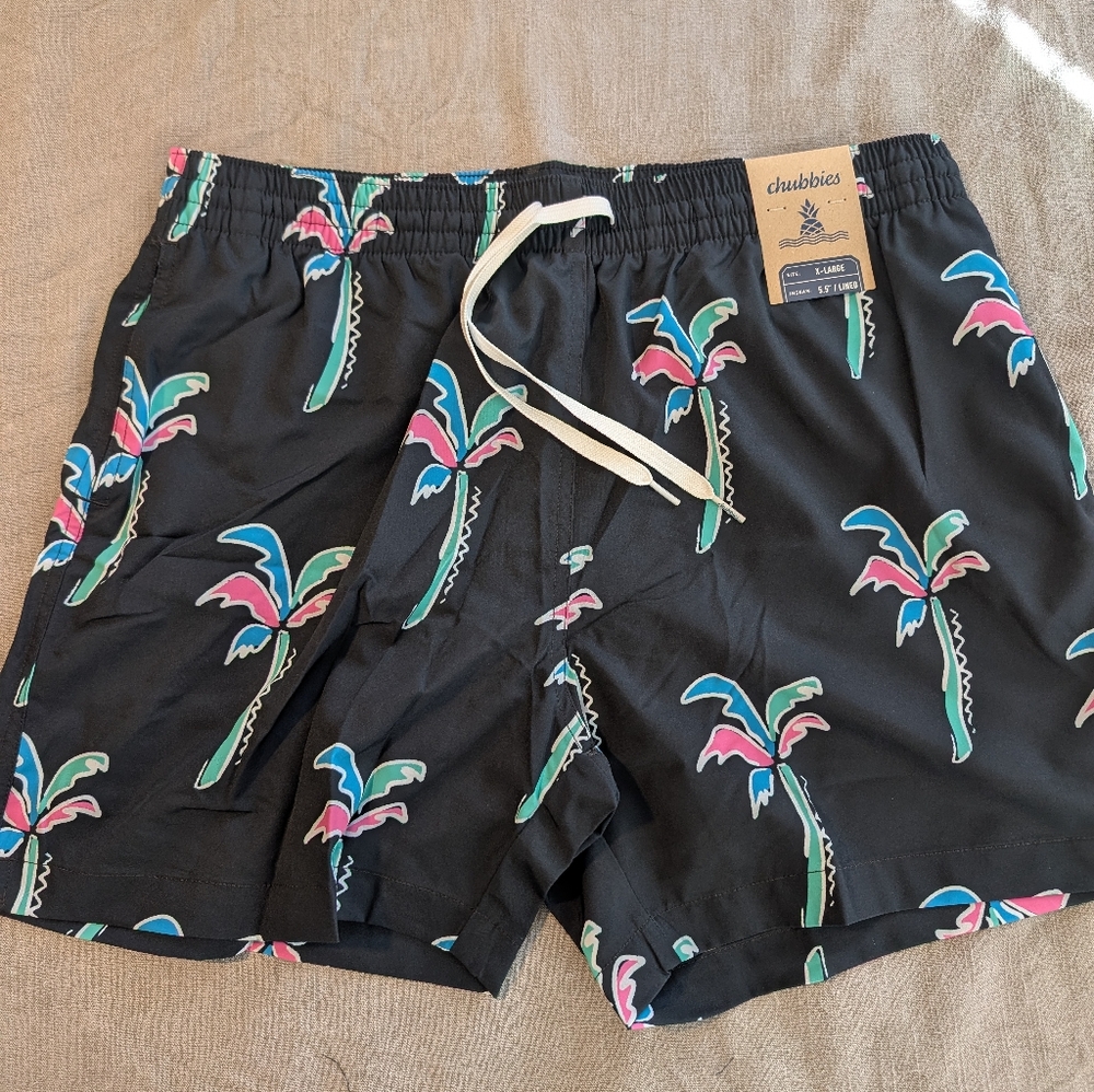 Chubbies Black Palm Tree Men's Shorts 5.5"